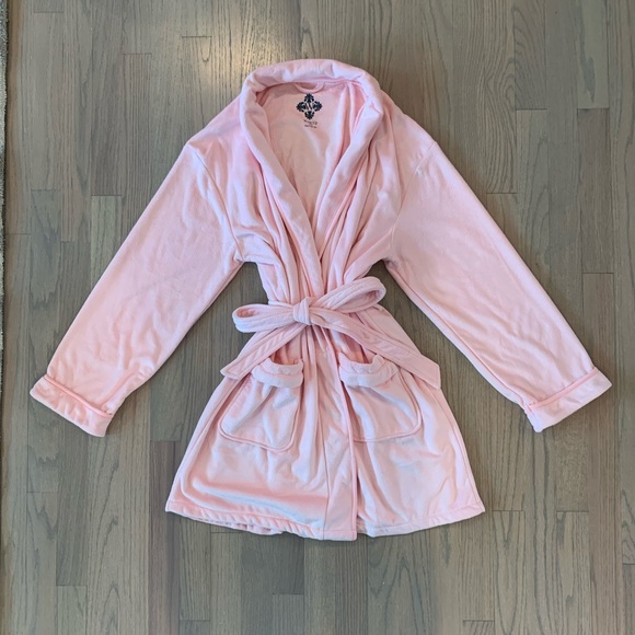 Wrap Up by VP Short Bridesmaid Robe - Picture 3 of 7